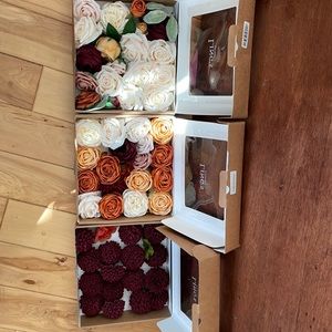 Mixed lot of silk and Ling’s Moments flowers